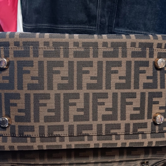 Vintage Fendi Purse - Picture 4 of 10